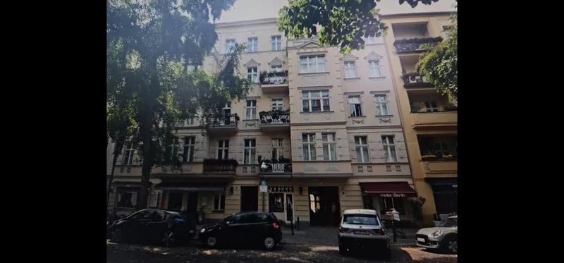sehr ruhige, helle 2-Zimmer-Single Wohnung im Savigny Kiez — photo 1